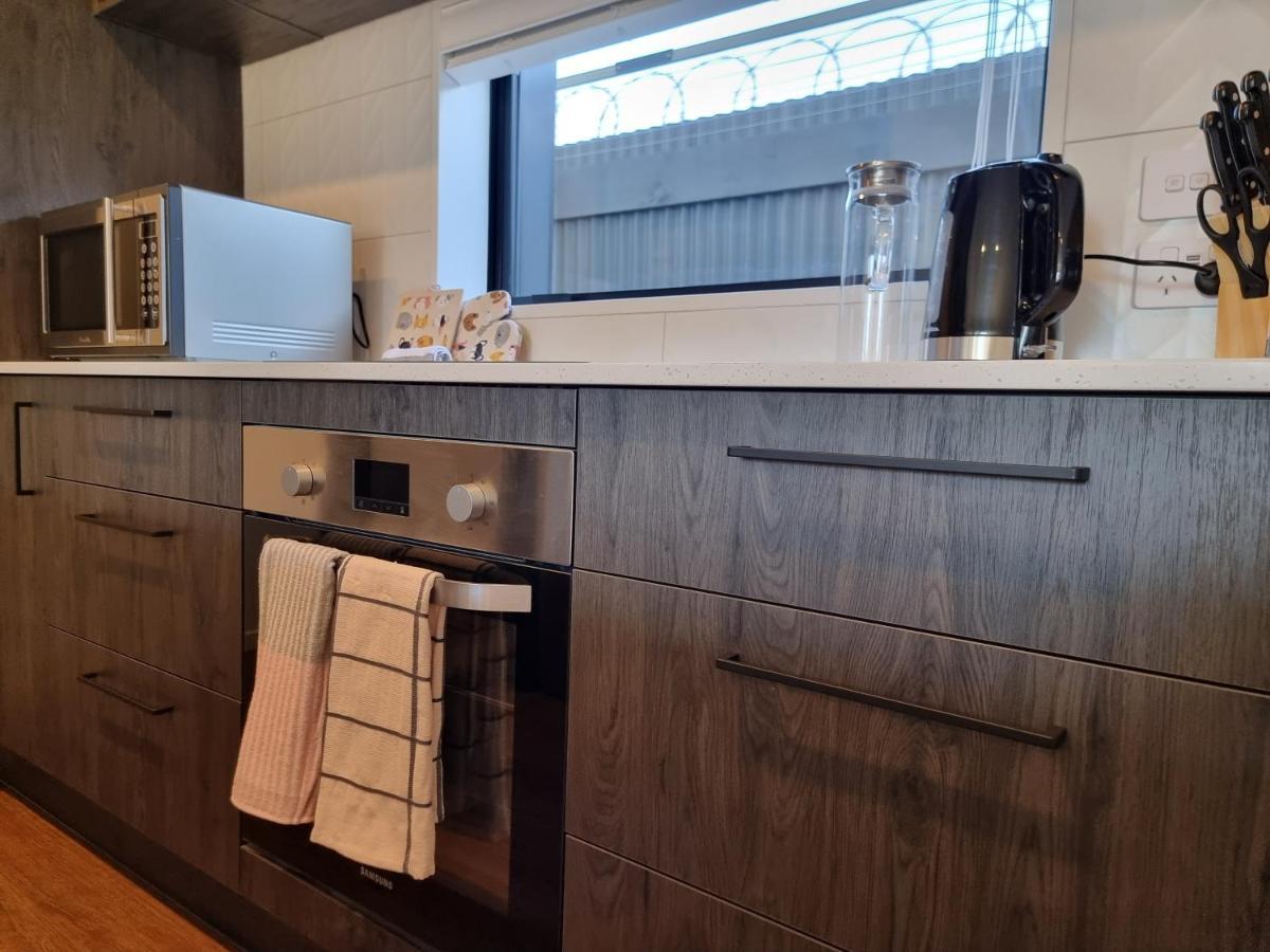 クライストチャーチ Addington Townhouse With Carpark 8Mins Walk To Hagley Park Southヴィラ エクステリア 写真