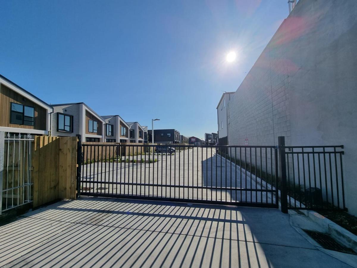 クライストチャーチ Addington Townhouse With Carpark 8Mins Walk To Hagley Park Southヴィラ エクステリア 写真