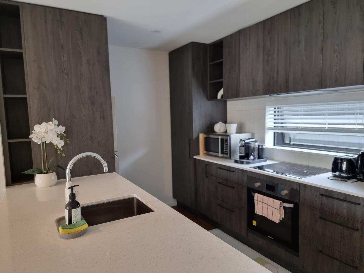 クライストチャーチ Addington Townhouse With Carpark 8Mins Walk To Hagley Park Southヴィラ エクステリア 写真